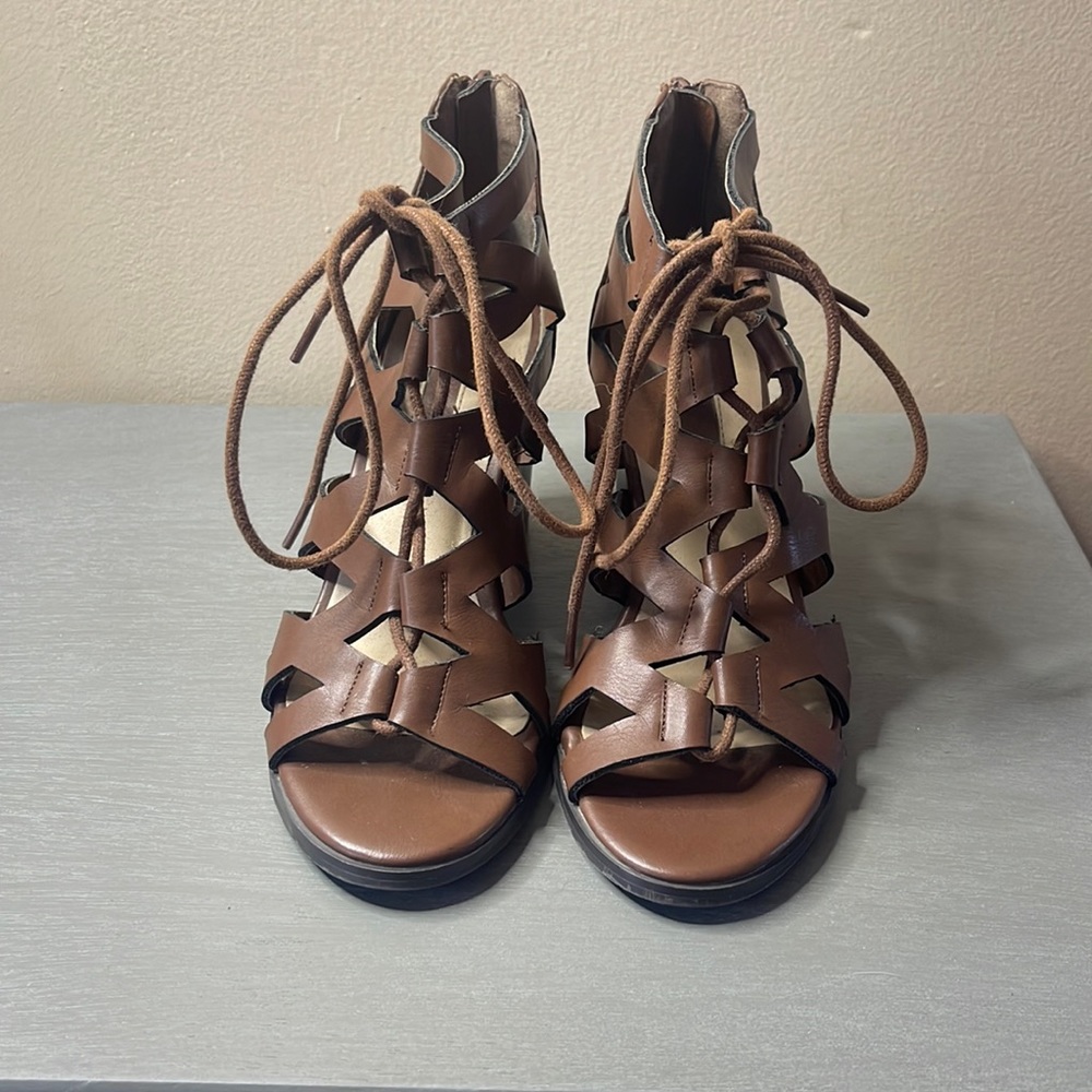 Chestnut brown. Size 6.5. Brand Forever 21.